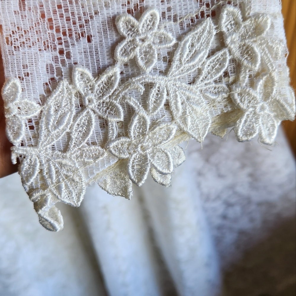 Authentic 1970's Gunne Sax dress from the Romantic Renaissance Bridal Collection - Picture 5 of 11